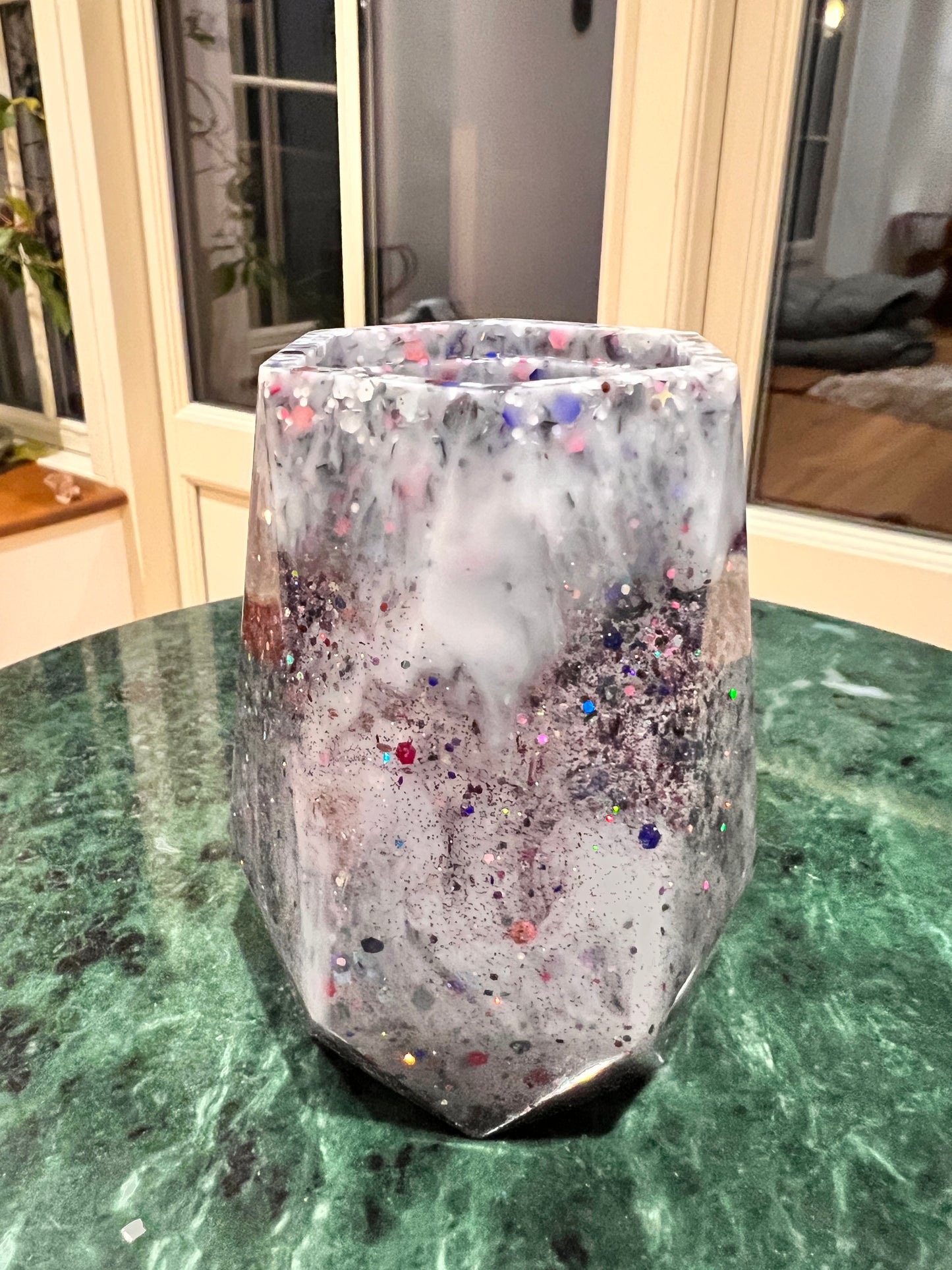 White Snow Drop Swirl Pot