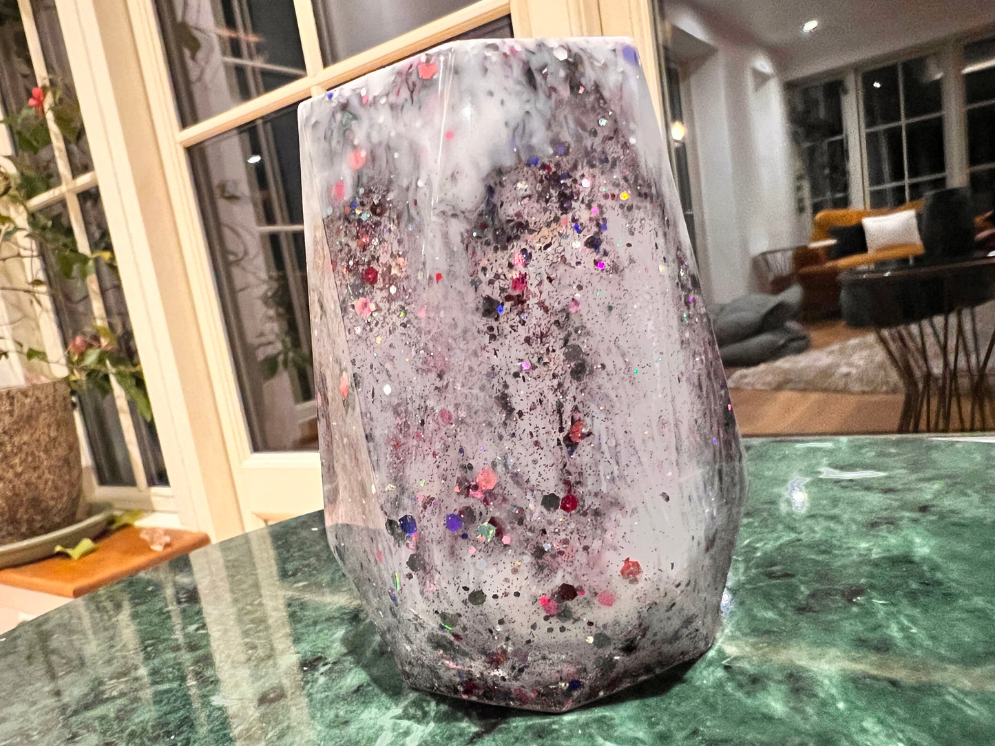 White Snow Drop Swirl Pot