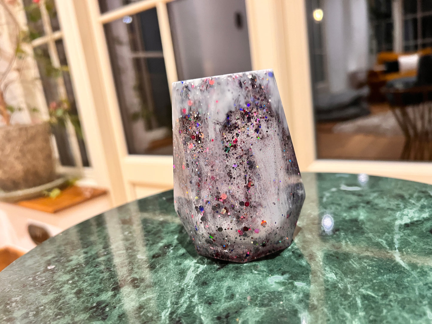 White Snow Drop Swirl Pot