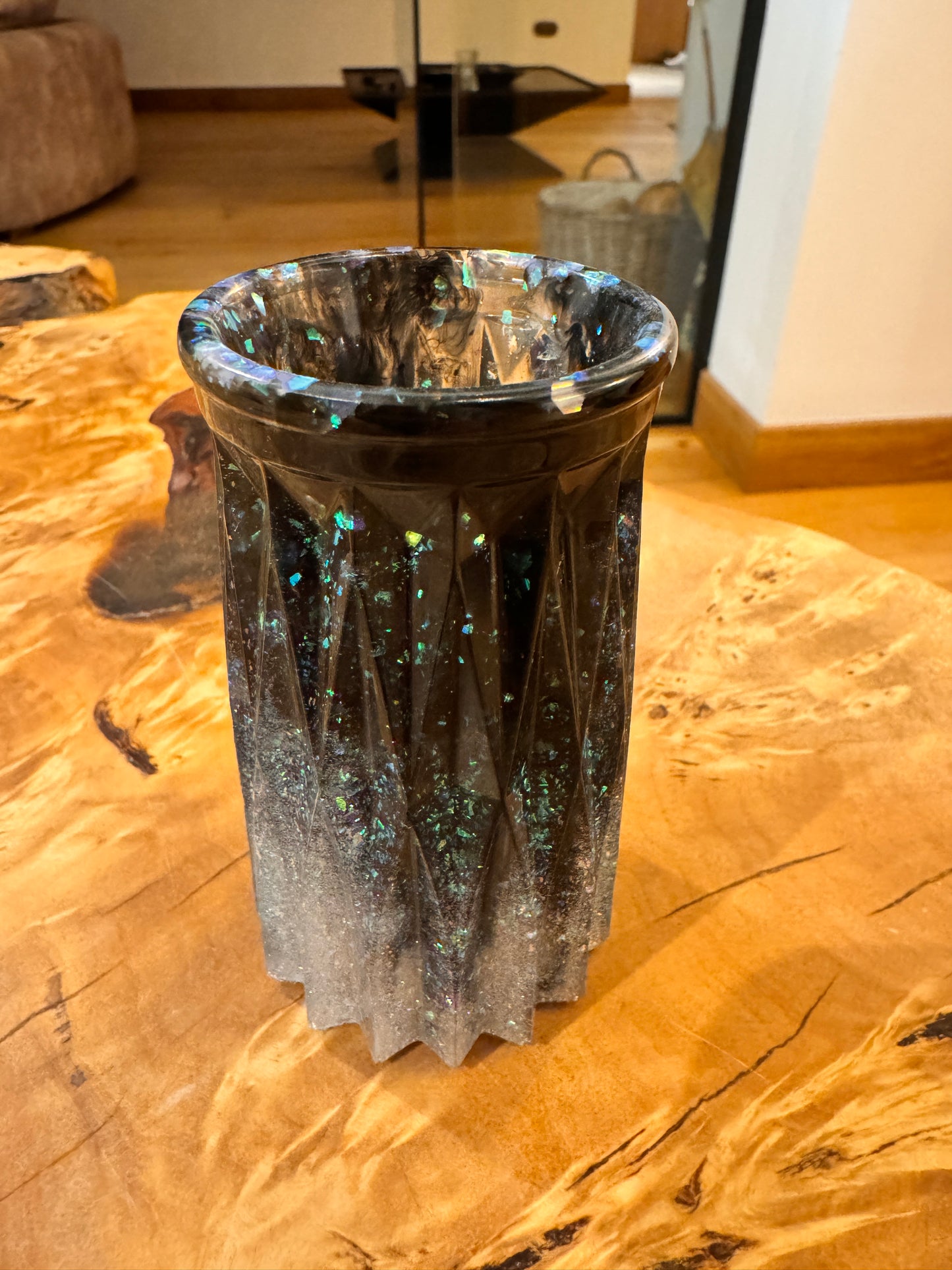 Tiny Resin Drop Swirl Pot
