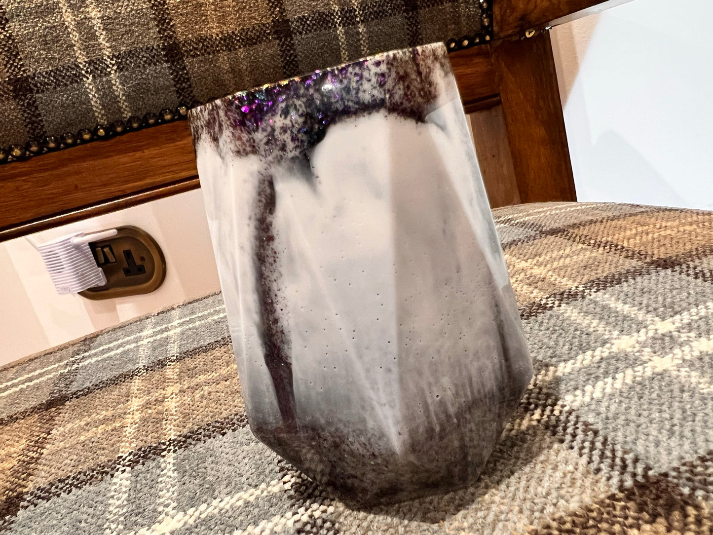 White Snow Drop Swirl Pot
