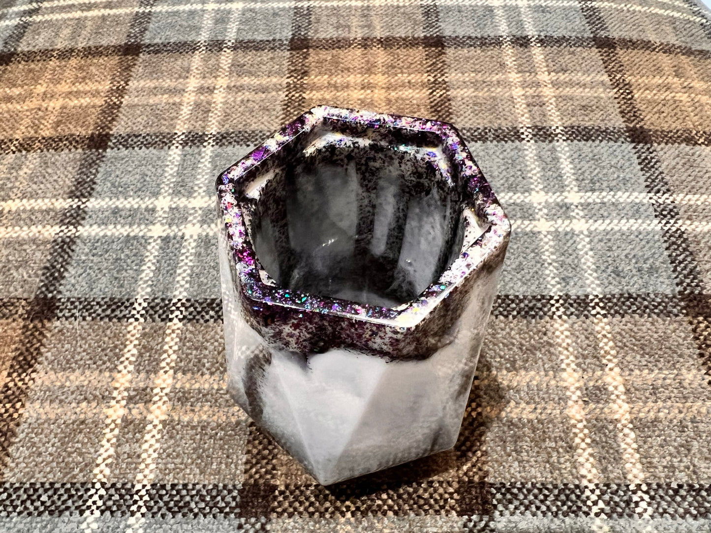 White Snow Drop Swirl Pot