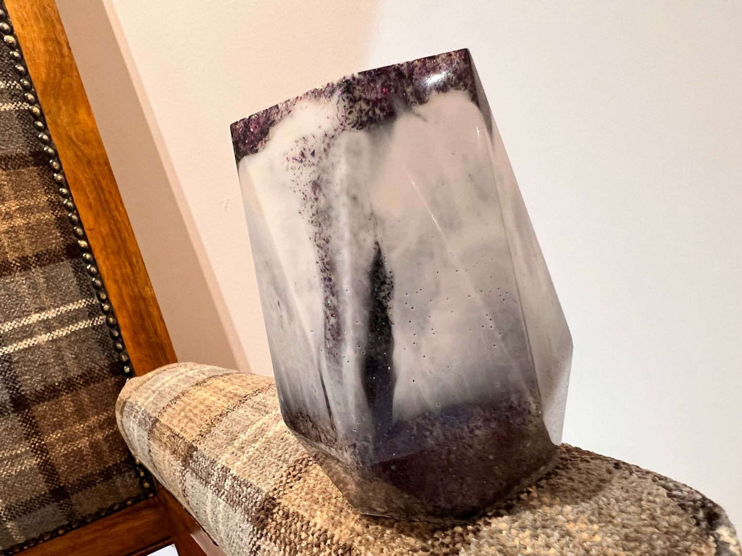 White Snow Drop Swirl Pot