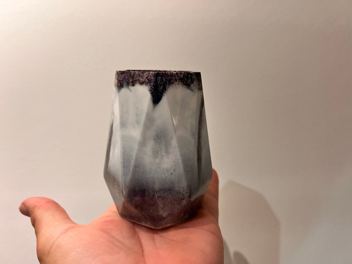 White Snow Drop Swirl Pot
